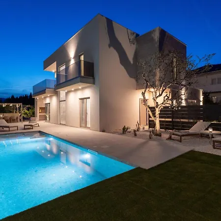 New Private Pool Veluri Kastela