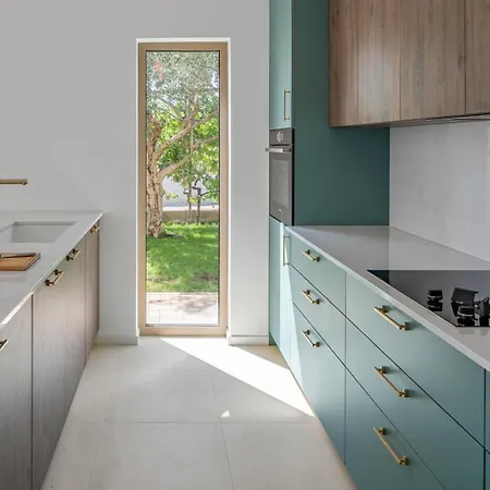 Villa Veluri With 4 Bedrooms And Heated Pool
