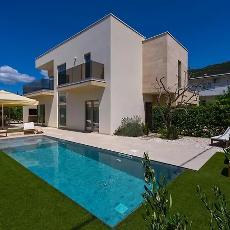 Veluri With 4 Bedrooms And Heated Pool Villa