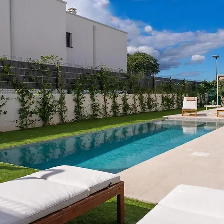 Veluri With 4 Bedrooms And Heated Pool Villa