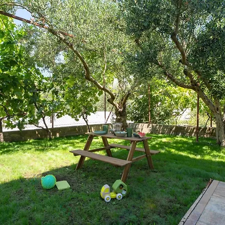 Villa Veluri With 4 Bedrooms And Heated Pool