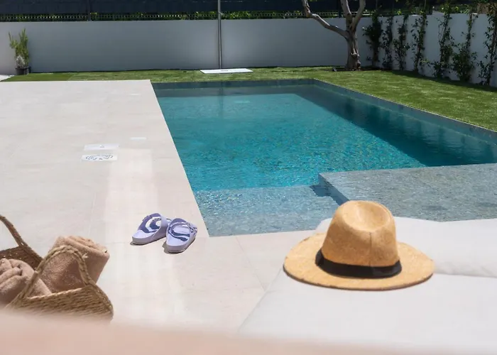 Veluri With 4 Bedrooms And Heated Pool Vila