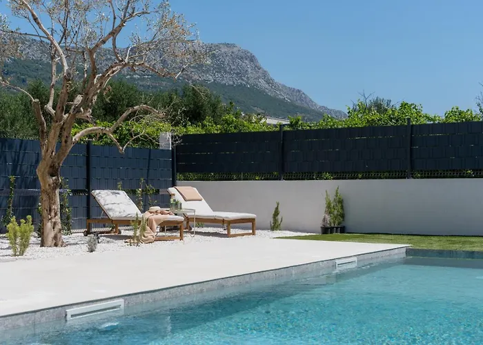 Veluri With 4 Bedrooms And Heated Pool Vila *