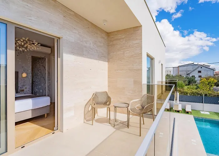 Veluri With 4 Bedrooms And Heated Pool * Kastela