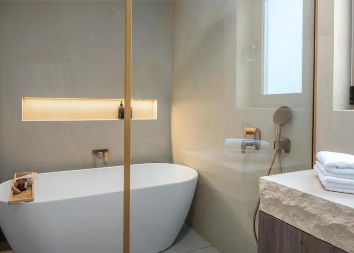 Vila Veluri With 4 Bedrooms And Heated Pool