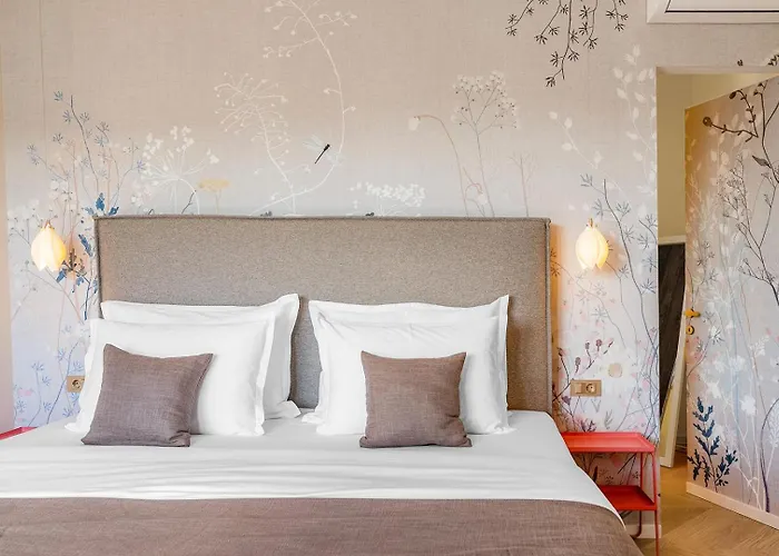 Vila Veluri With 4 Bedrooms And Heated Pool