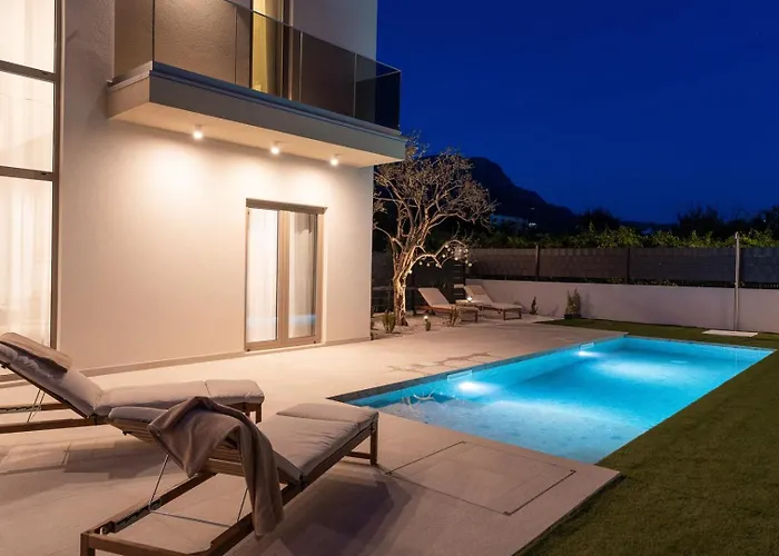 Veluri With 4 Bedrooms And Heated Pool Vila *