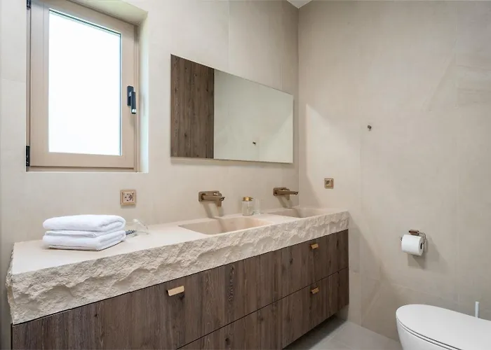 Vila Veluri With 4 Bedrooms And Heated Pool Kastela