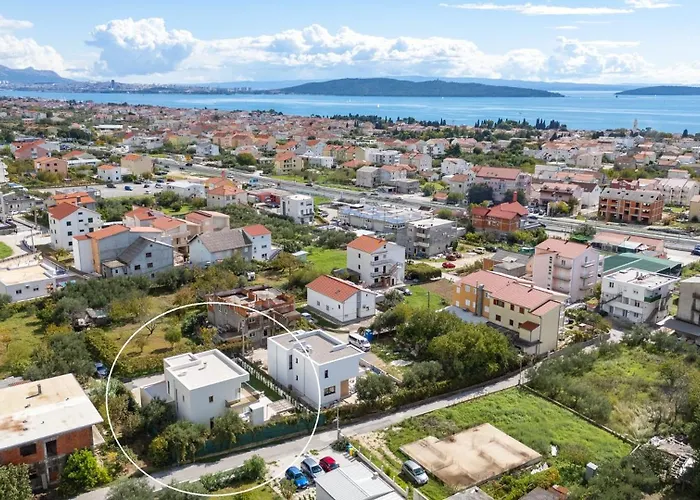 Veluri With 4 Bedrooms And Heated Pool * Kastela
