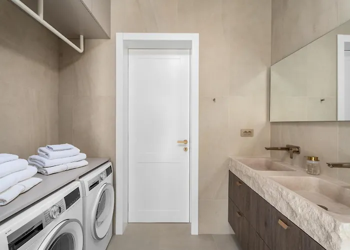 Veluri With 4 Bedrooms And Heated Pool