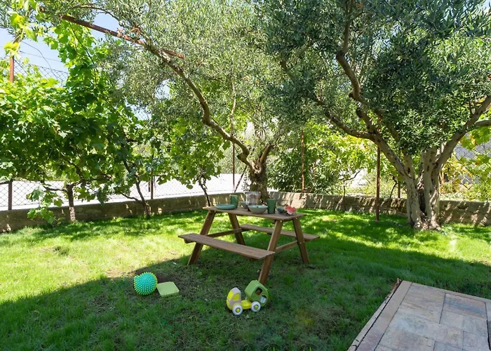 Veluri With 4 Bedrooms And Heated Pool Vila