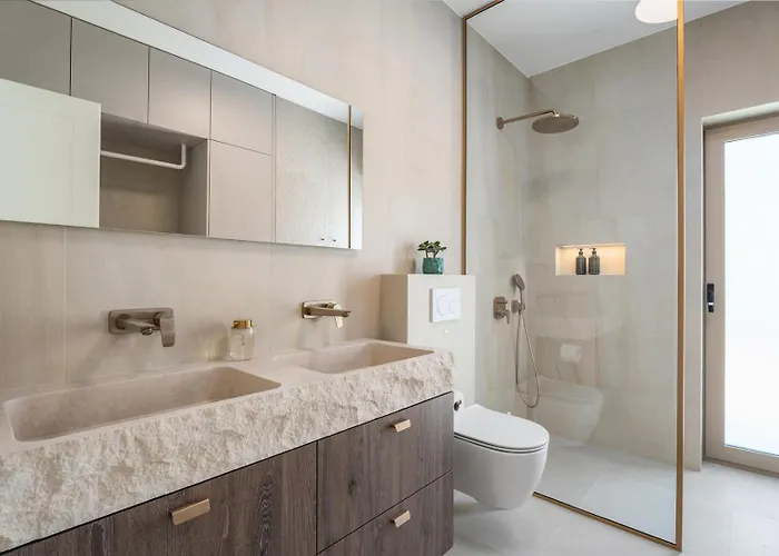 Vila Veluri With 4 Bedrooms And Heated Pool