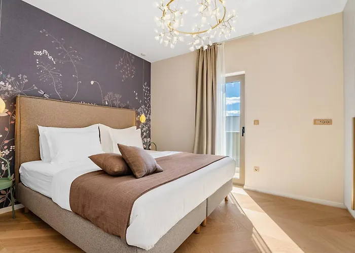 Vila Veluri With 4 Bedrooms And Heated Pool Kastela