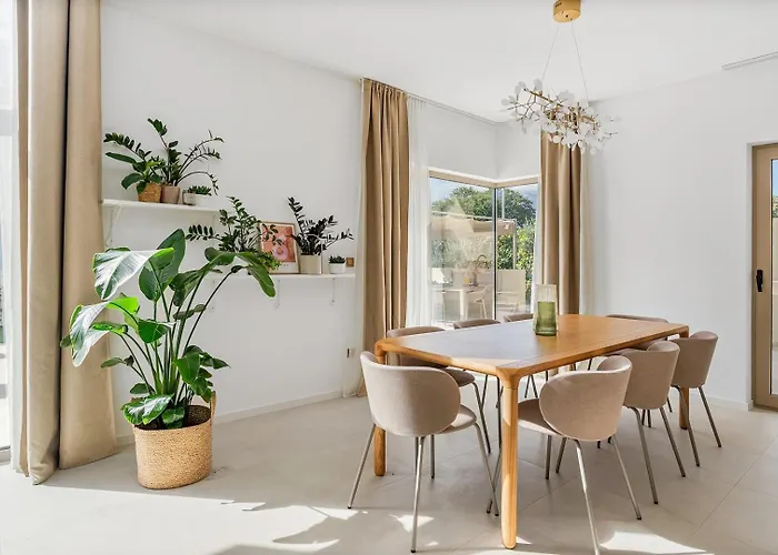 Veluri With 4 Bedrooms And Heated Pool Vila Kastela