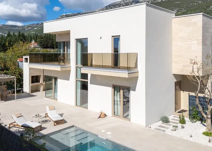 Veluri With 4 Bedrooms And Heated Pool