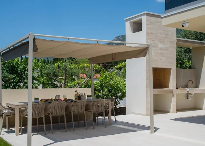 Veluri With 4 Bedrooms And Heated Pool Vila