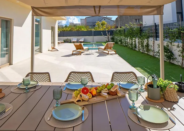 Veluri With 4 Bedrooms And Heated Pool